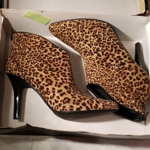 Carlos leopard botines NWT